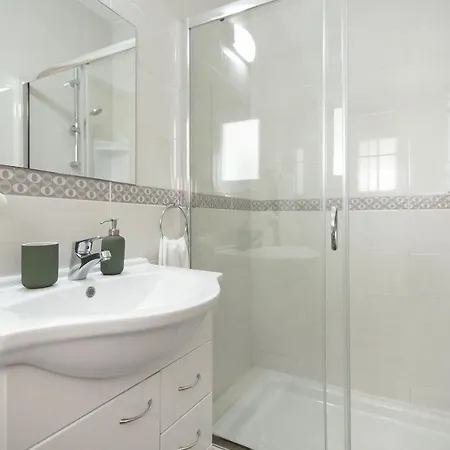 Nissi Sapphire Holiday home *