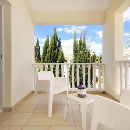 Nissi Sapphire Holiday home *