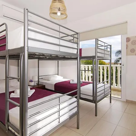 Nissi Sapphire بيت للعطل أيا نابا